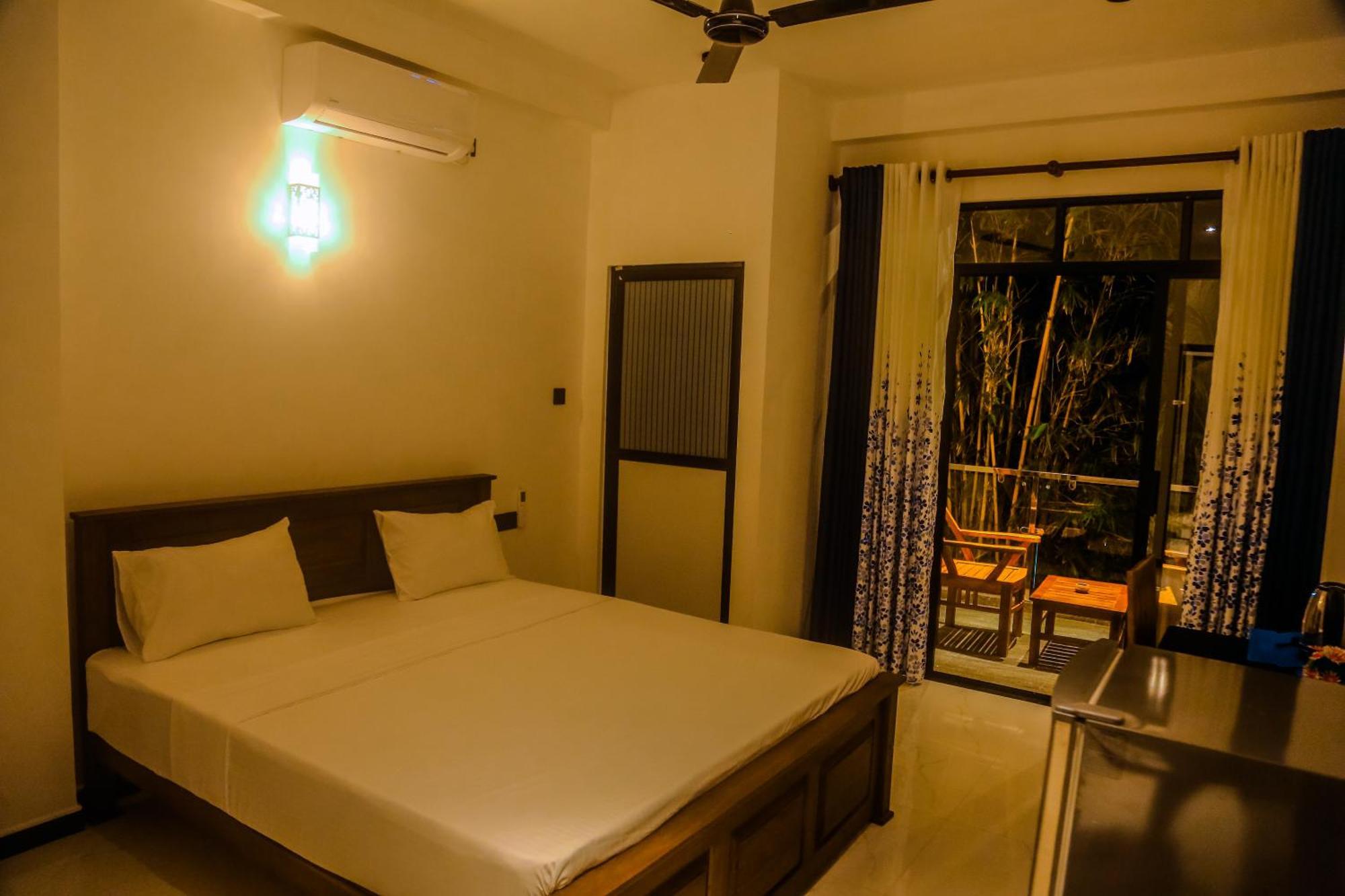 Mirissa Breeze Hotel Exterior photo