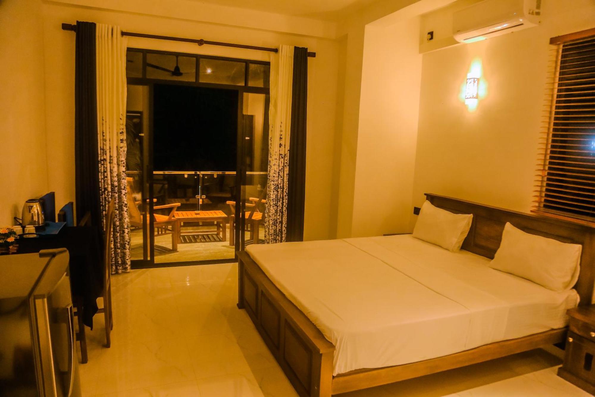 Mirissa Breeze Hotel Exterior photo